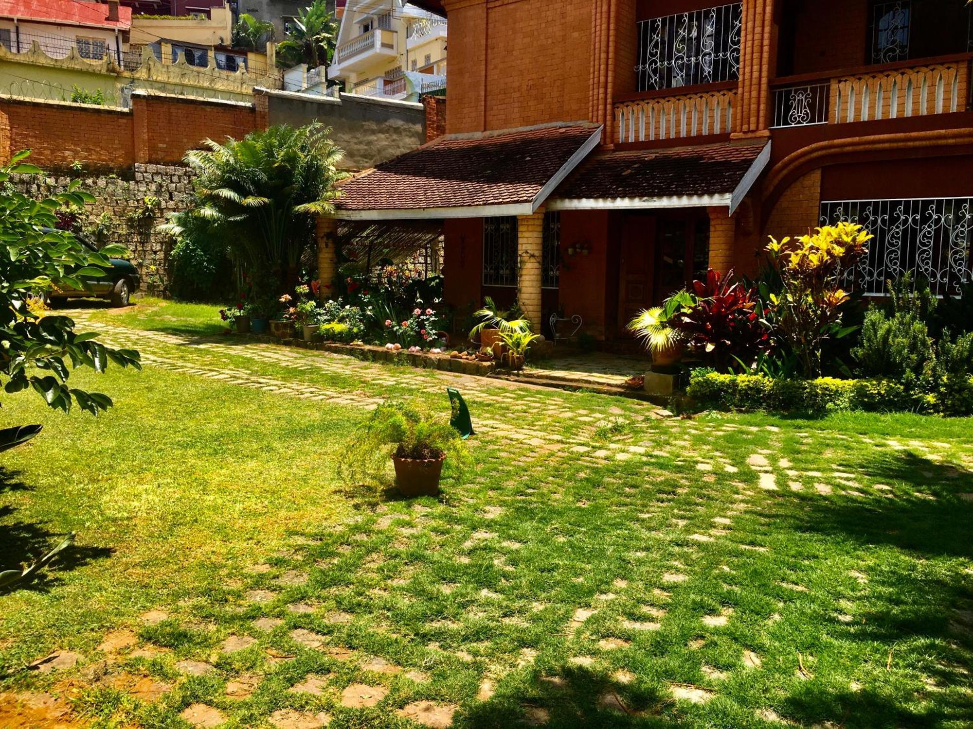 Le Fumoir Guest House Familiale 塔那那利佛 外观 照片