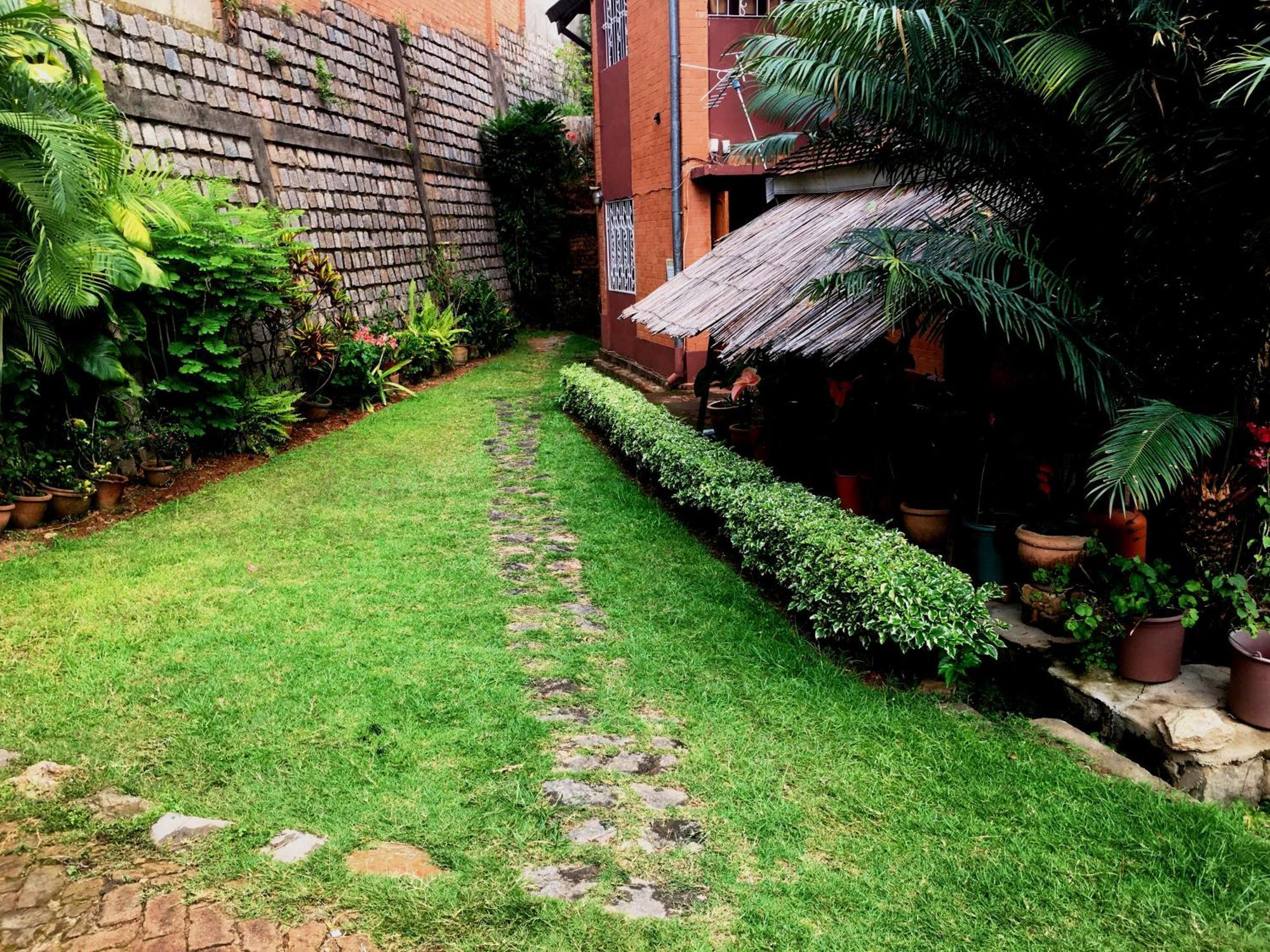 Le Fumoir Guest House Familiale 塔那那利佛 外观 照片